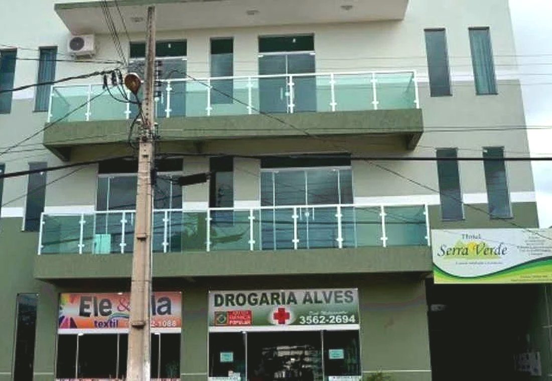 Fachada do Hotel Serra Verde, no centro de Brasilândia de Minas