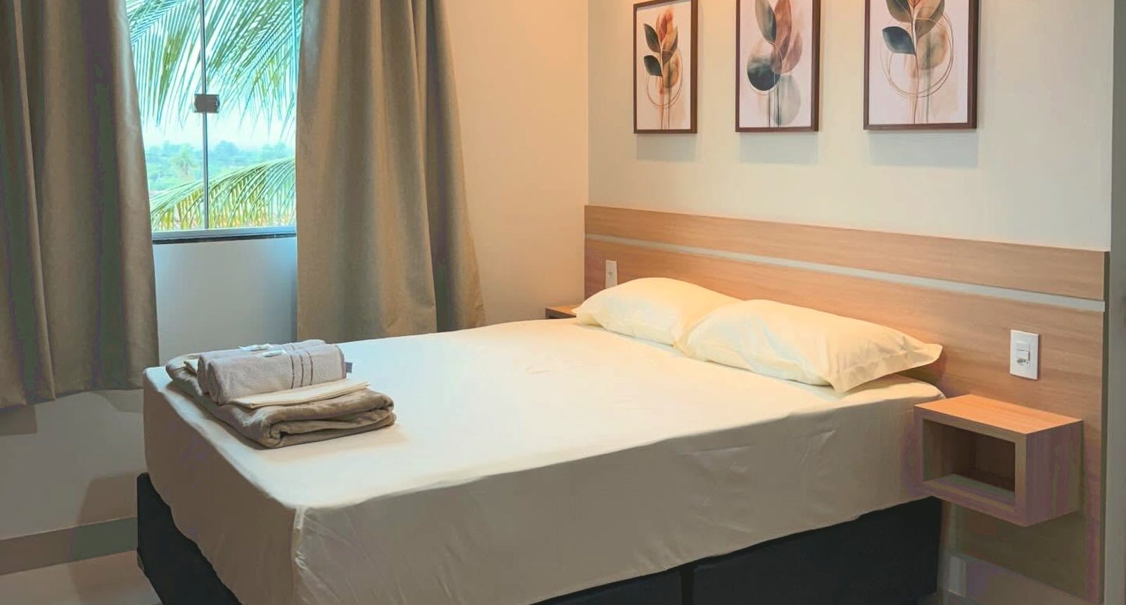Apartamento arrumado com luz natural