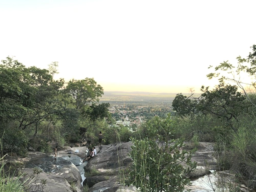 Mirante na parte de cima da cachoeira principal